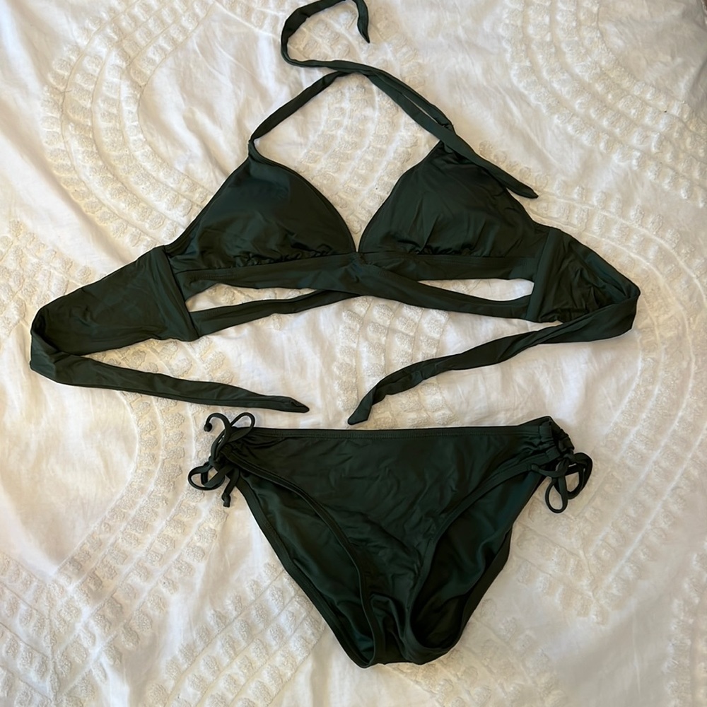 green twist TOP (1/2) bikini NWOT